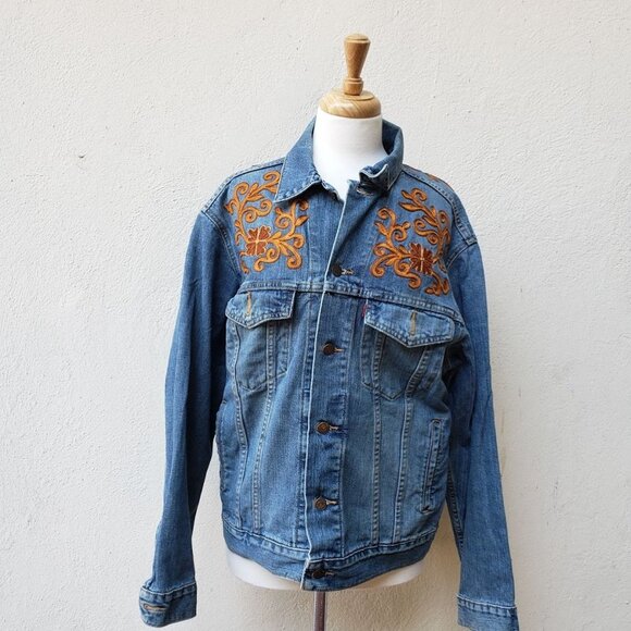Vintage Levi's Embroidered Jean Denim Trucker Jacket - Picture 10 of 11
